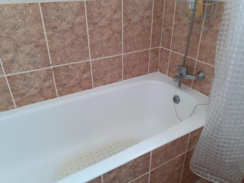 Bilik mandi di Beautiful 2-Bed House in Mandria paphos