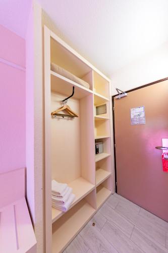 Postel nebo postele na pokoji v ubytování Brit Hotel Confort Hélios Agde
