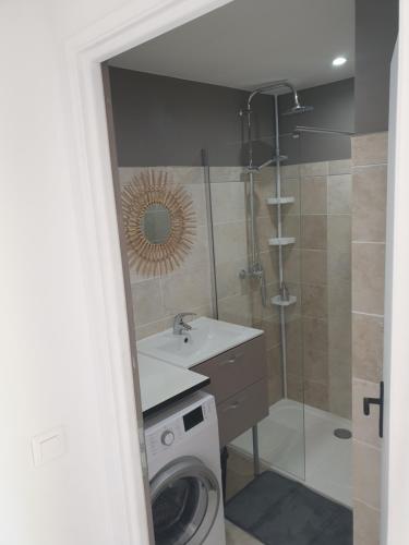 Kúpeľňa v ubytovaní rez de villa vue dominante avec spa