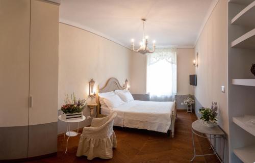 a bedroom with a white bed and a window at B&B Villa Ricardi in Moncalieri