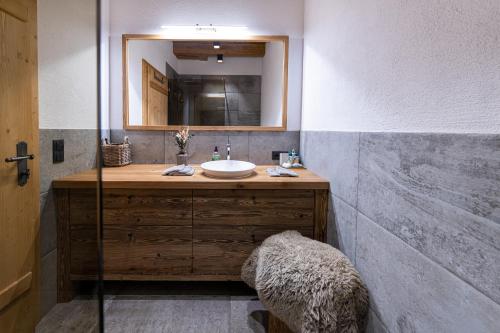 Ένα μπάνιο στο Alpe Chalets Goldener Hirsch