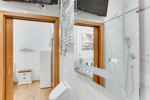 Ванна кімната в Luxury & Quiet charming 2bds near river - Nek2nd