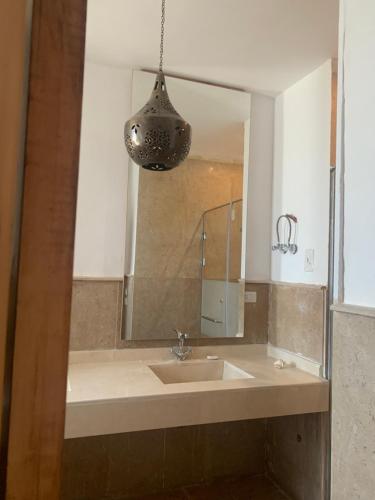 A bathroom at Hacienda bay painthouse 4 bathrooms