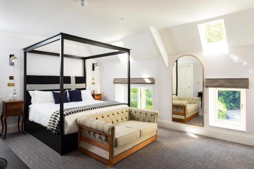 Кровать или кровати в номере Liss Ard Estate