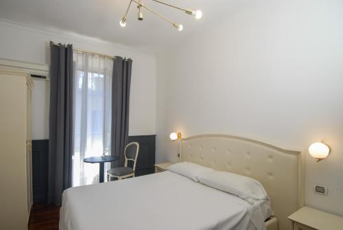 a bedroom with a white bed and a window at Piccolo di Piazza di Spagna Suites in Rome