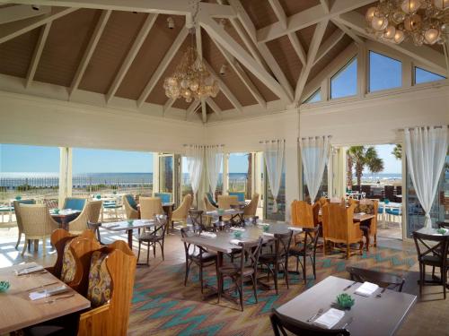 A restaurant or other place to eat at Omni Amelia Island Resort