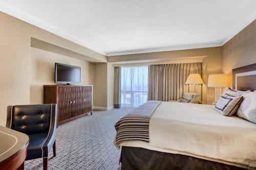Postel nebo postele na pokoji v ubytování Omni Los Angeles Hotel
