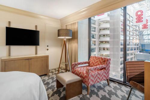 Μια τηλεόραση ή/και κέντρο ψυχαγωγίας στο Omni Atlanta Hotel at Centennial Park