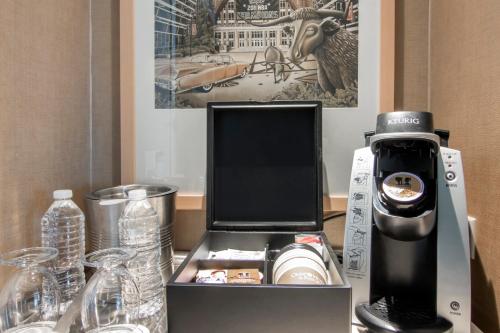 オムニ ダラス ホテルにあるコーヒーまたはお茶