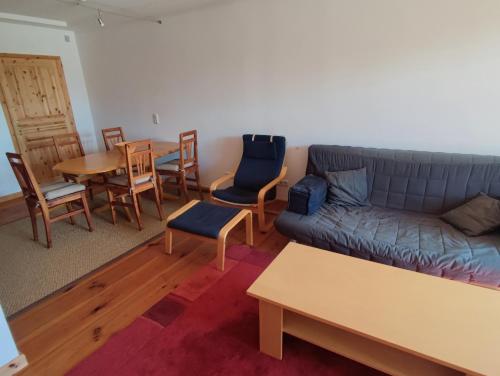 Posezení v ubytování Five Oaks - Weisse Wohnung