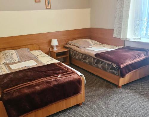 Łóżko lub łóżka w pokoju w obiekcie Pokoje Gościnne Wilga