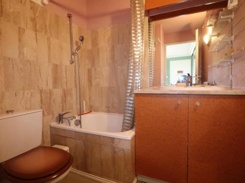 Photo de la galerie de l'établissement Joli 2 pièces avec terrasse, piscine et garage privé à Sète - FR-1-472A-245, à Sète