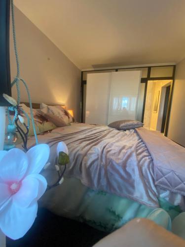 Ένα ή περισσότερα κρεβάτια σε δωμάτιο στο Victoriei Deluxe Suites