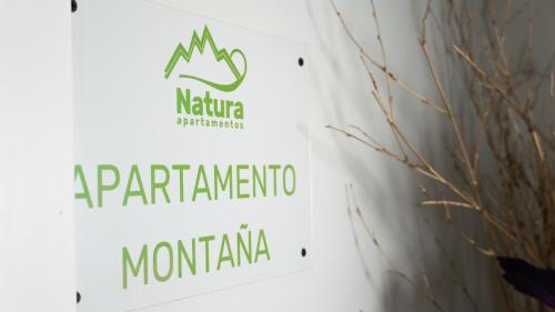 a label for a wine bottle with mountains on it at Apartamentos Natura Cantabria in Santillana del Mar