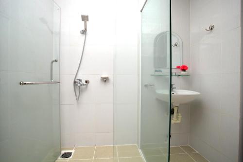 Phòng tắm tại Nhatrang Cozy Hotel