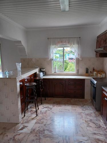 a kitchen with a counter and a window at Casa Brito Aguiar in Angra do Heroísmo