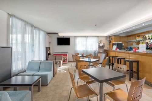 Lounge o bar area sa VMBabyhotel & Residence Parador