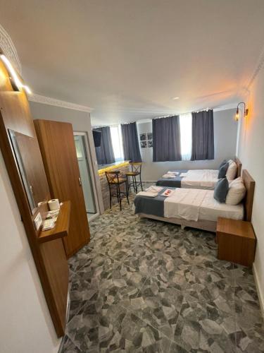 Postel nebo postele na pokoji v ubytování ERSOY EGE APART OTEL