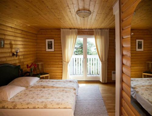 Kaluri Guesthouse tesisinde bir odada yatak veya yataklar