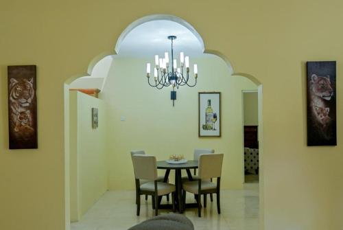 Gallery image of Champagne Villa in Whitehouse