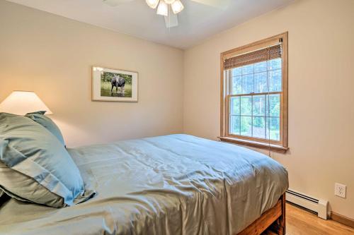 Katil atau katil-katil dalam bilik di Wilmington Home on 18 Acres about 9 Mi to Skiing!