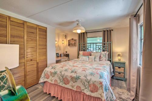 A bed or beds in a room at Homosassa Retreat with Sunroom and Canal Views!