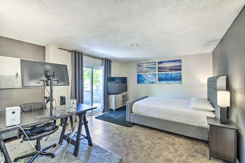 Katil atau katil-katil dalam bilik di Remote Work Friendly San Jose Retreat with Patio