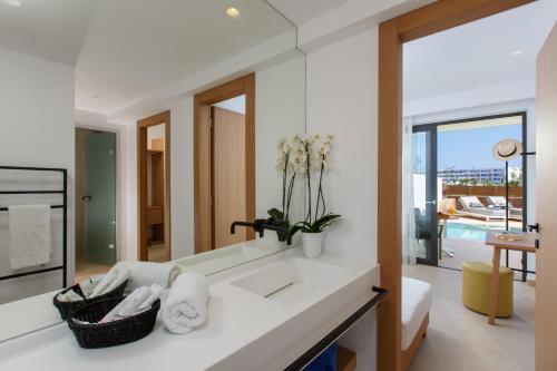 Ванна кімната в Aloe Boutique Hotel Powered By Anissa