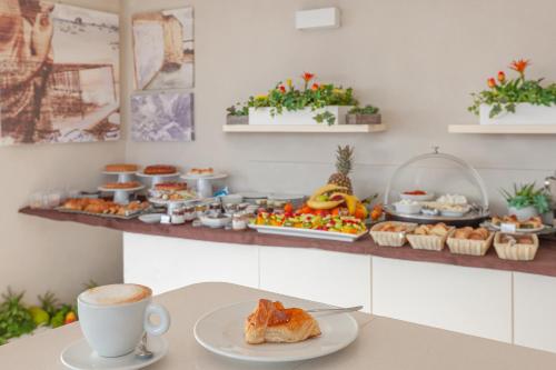 Makanan di atau berdekatan aparthotel ini