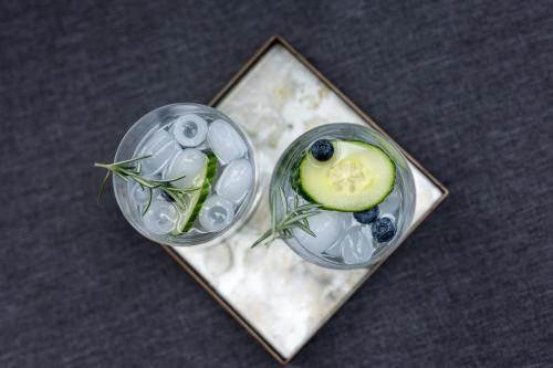 two cocktails on a silver plate with a drink at Luxury Apart Sailers including Premium Summercard in Sankt Anton am Arlberg