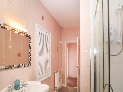 Et badeværelse på Ford Coach House Cottage