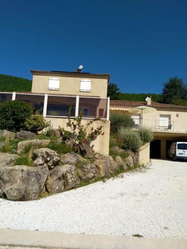 Maison accueillante à Nant avec piscine partagée