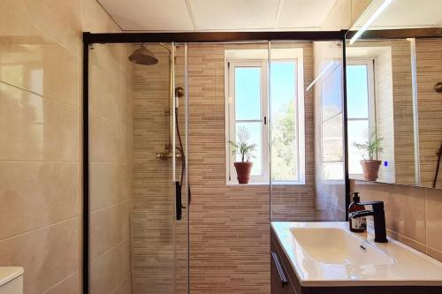 Luxury Penthouse With Sea&Mountain Views & Hot Tub - Tranquility & Rest