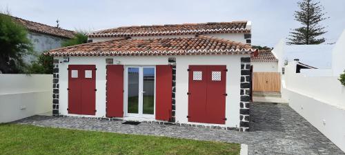 Gallery image of Lila Beach Villa in Ponta Delgada