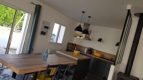Kuchyň nebo kuchyňský kout v ubytování Agréable maison de vacances