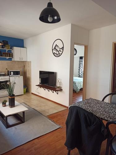 a living room with a bed and a kitchen at HERMOSO DEPARTAMENTO in Rosario