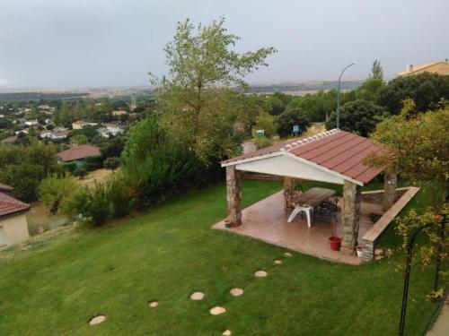 an aerial view of a gazebo in a yard at LOS PRUNOS in Maello