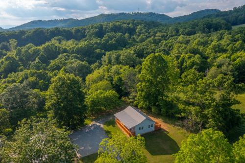 Gallery image of Newly remodeled luxury cottage with mountain views in Sparta