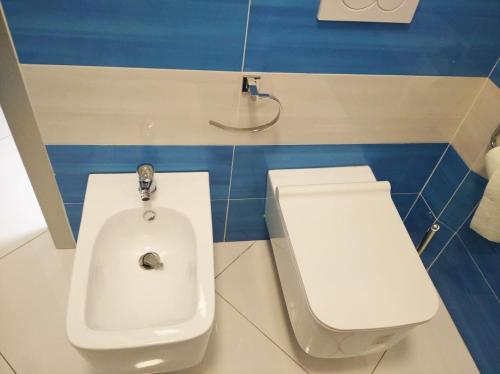 a bathroom with a toilet and a bidet at appartamento openspace fronte mare esclusivo due letti matrimoniali a Portovenere in Portovenere