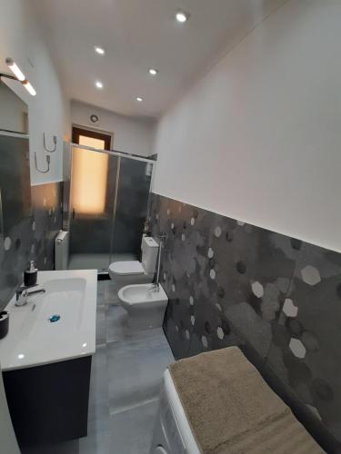 Bilik mandi di Terra di mare apartment & management