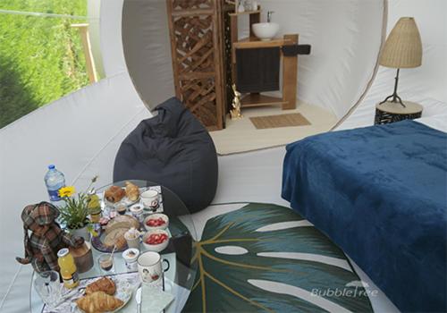 Jídlo v luxury tent nebo okolí