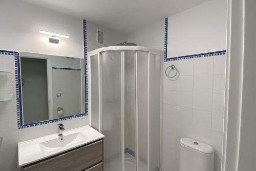 Ванная комната в Primera Línea 3 habitaciones Manilva