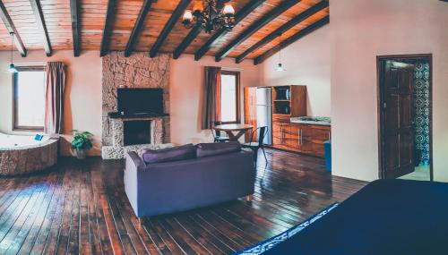a living room with a couch and a fireplace at Cabañas Las Morenas Mazamitla in Mazamitla