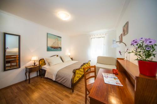 Postel nebo postele na pokoji v ubytování Apartments Odrina