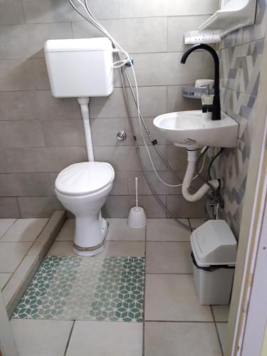 Koupelna v ubytování Apartman 2 szemèlynek