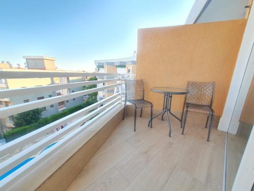 SALOU ,APARTAMENTO CON PISCINA y Wifi