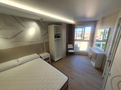 Postel nebo postele na pokoji v ubytování SALOU ,APARTAMENTO CON PISCINA y Wifi