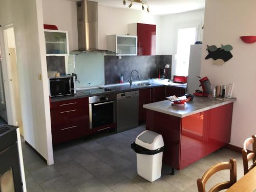 Kuchyň nebo kuchyňský kout v ubytování Maison de 3 chambres a Saint Hilaire de Riez a 200 m de la plage avec jardin clos et wifi