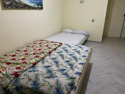 two beds in a small room with a bed sidx sidx sidx at Residence _Capo Gallo in Palermo