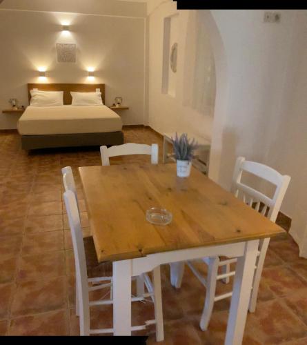 Ένα ή περισσότερα κρεβάτια σε δωμάτιο στο Rodia Studios & Apartments
